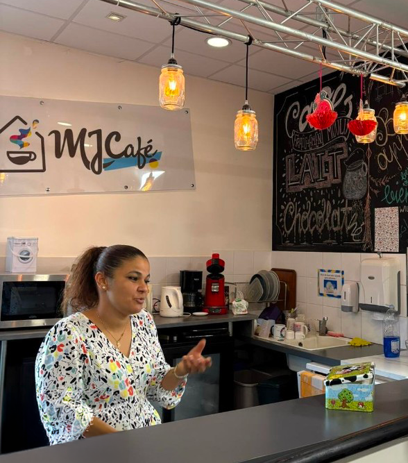 MJC Café : espace convivial autour du comptoir